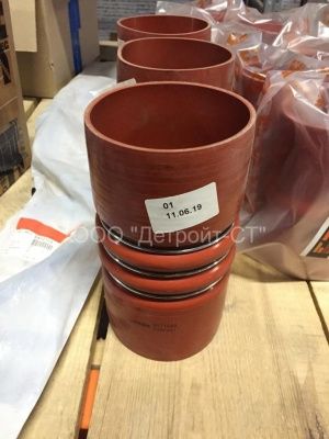 Патрубок Cummins 43307370 (4330737, 3071049) фото запчасти